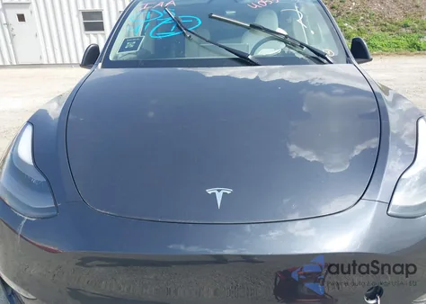2024 Tesla Model Y z USA, uszkodzony, nr VIN 7SAYGAEE5RF074699